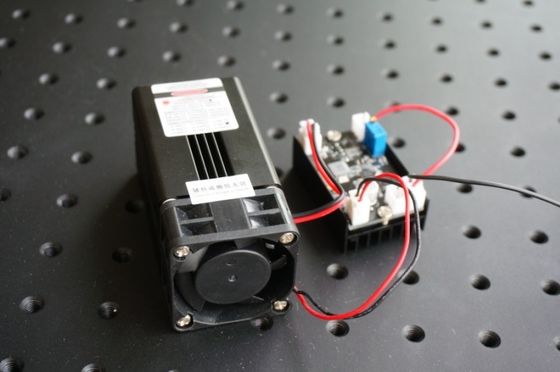 445/450nm 4.5W Blue Beam Laser Module (NDB7A75) مع تعديل TTL لأضواء مرحلة الليزر المزود