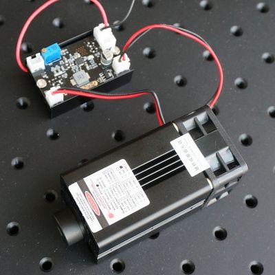 445/450nm 4.5W Blue Beam Laser Module (NDB7A75) مع تعديل TTL لأضواء مرحلة الليزر المزود