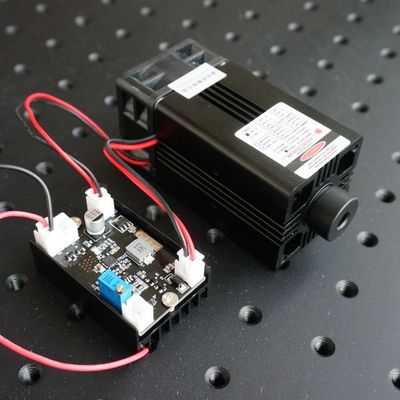 445/450nm 4.5W Blue Beam Laser Module (NDB7A75) مع تعديل TTL لأضواء مرحلة الليزر المزود
